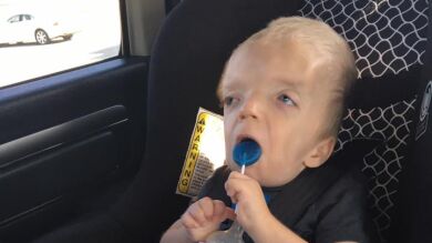La madre de un niño con una enfermedad terminal denuncia la utilización de la imagen de su hijo para protagonizar crueles memes en internet