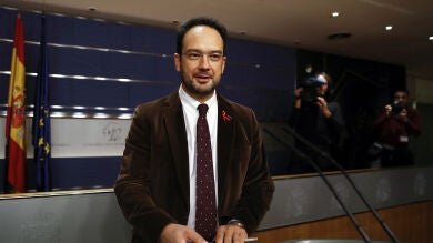 El PSOE anuncia un acuerdo para investigar las cajas de ahorro desde la época de Aznar