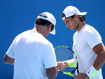 Toni Nadal habla con su sobrino Rafa Toni Nadal habla con su sobrino Rafa