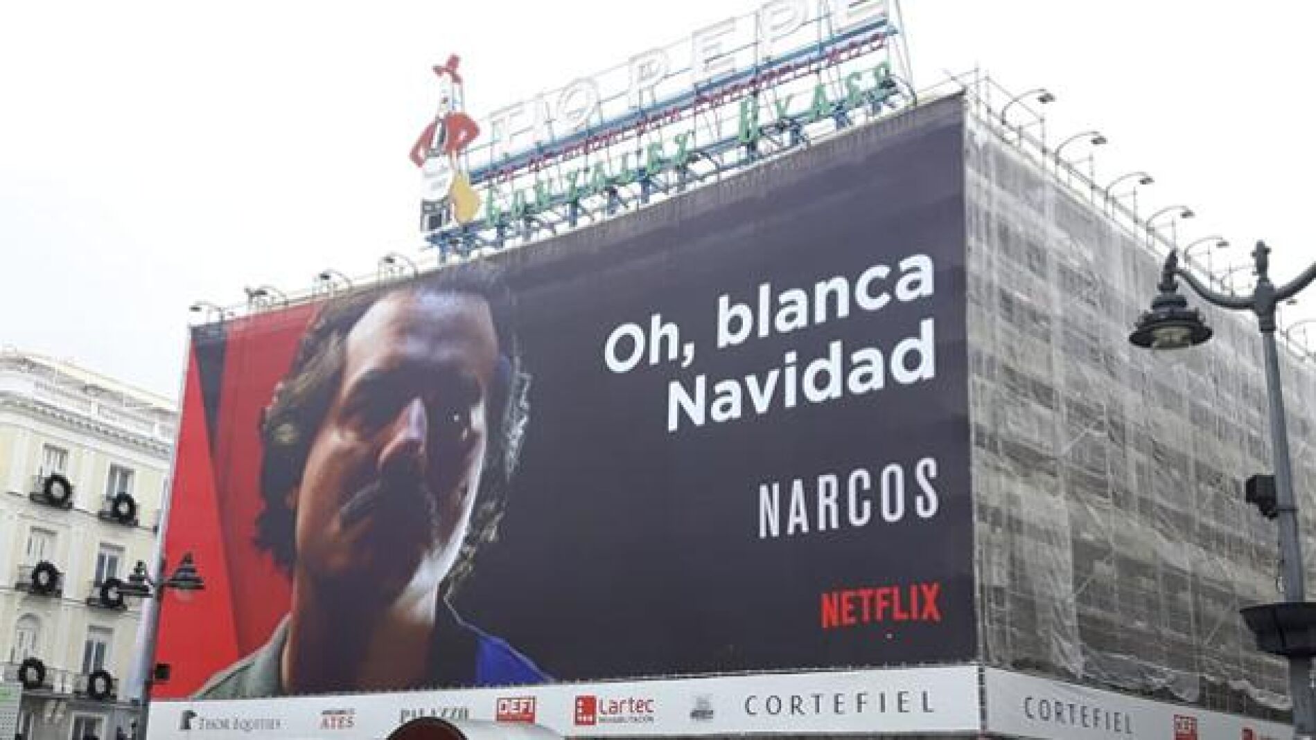 Cartel de 'Narcos' en la Puerta del Sol