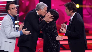 Un reencuentro con besos 'sin cobras'