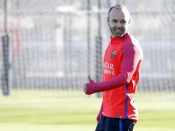 Iniesta recibe el alta y podría jugar El Clásico, además como titular, contra el Real Madrid Iniesta recibe el alta y podría jugar El Clásico, además como titular, contra el Real Madrid