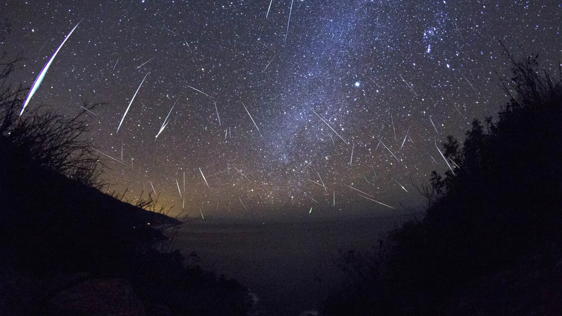 Imagen obtenida a lo largo de una noche de Gemínidas en 2012. Imagen obtenida a lo largo de una noche de Gemínidas en 2012.