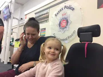 La pequeña Sofía junto a su madre La pequeña Sofía junto a su madre