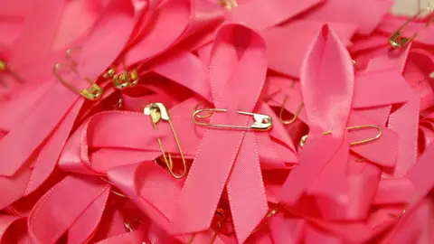 En España se diagnostican alrededor de 27.000 nuevos casos de cáncer de mama anuales En España se diagnostican alrededor de 27.000 nuevos casos de cáncer de mama anuales