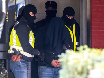 El marroquí acusado de ser un peligroso yihadista, clave en el aparato de propaganda y captación del DAESH, detenido el miércoles en Aranjuez, en Madrid El marroquí acusado de ser un peligroso yihadista, clave en el aparato de propaganda y captación del DAESH, detenido el miércoles en Aranjuez, en Madrid