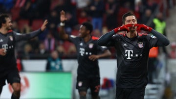 Lewandowski celebra uno de sus goles contra el Mainz