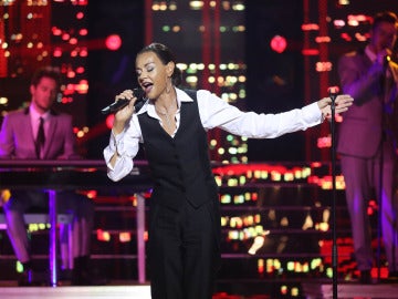 La arrolladora actuación de Esther como Sade en ‘Smooth operator’