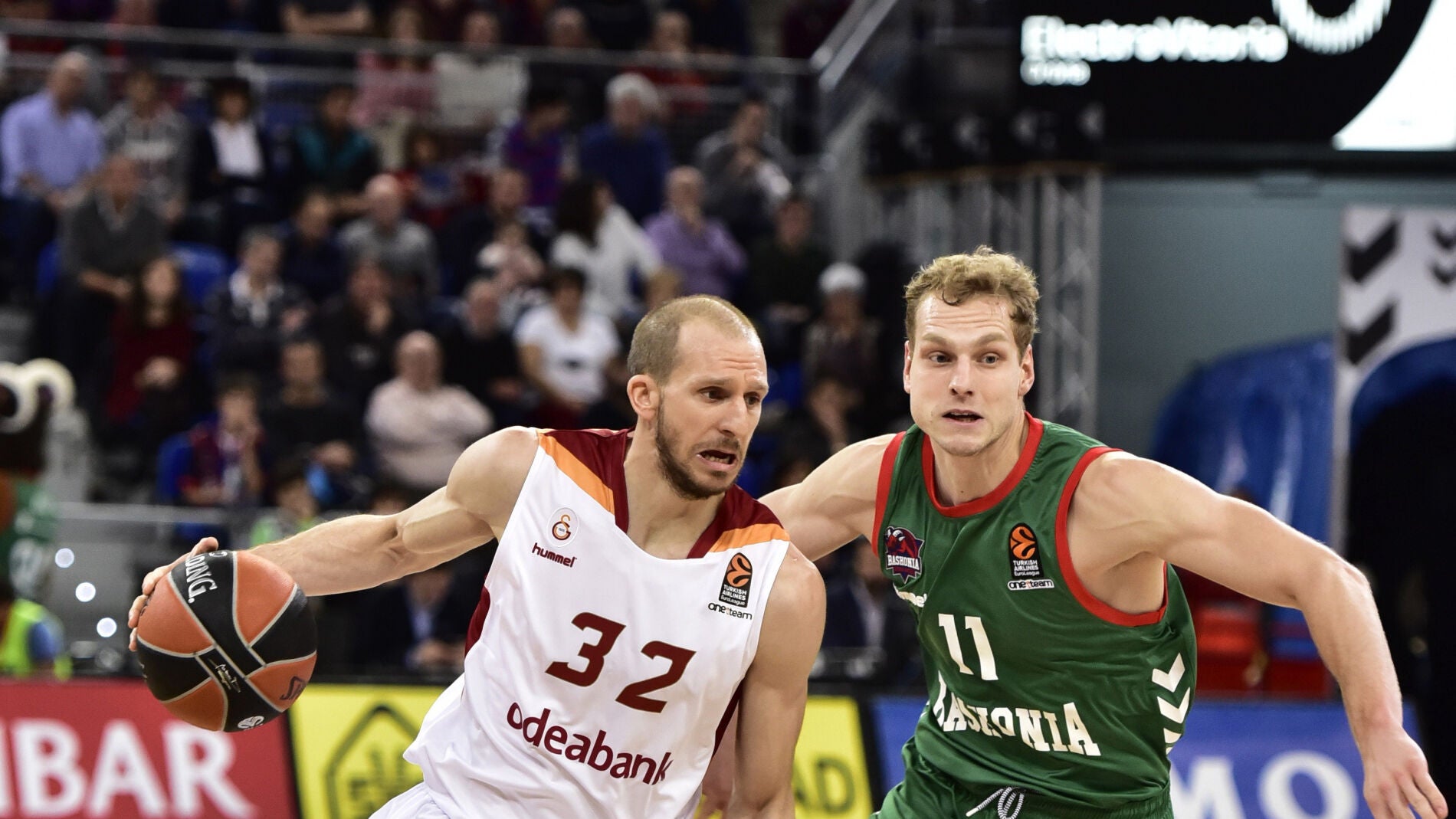 Una jugada del partido que enfrentaba al Baskonia ante el Galatasary
