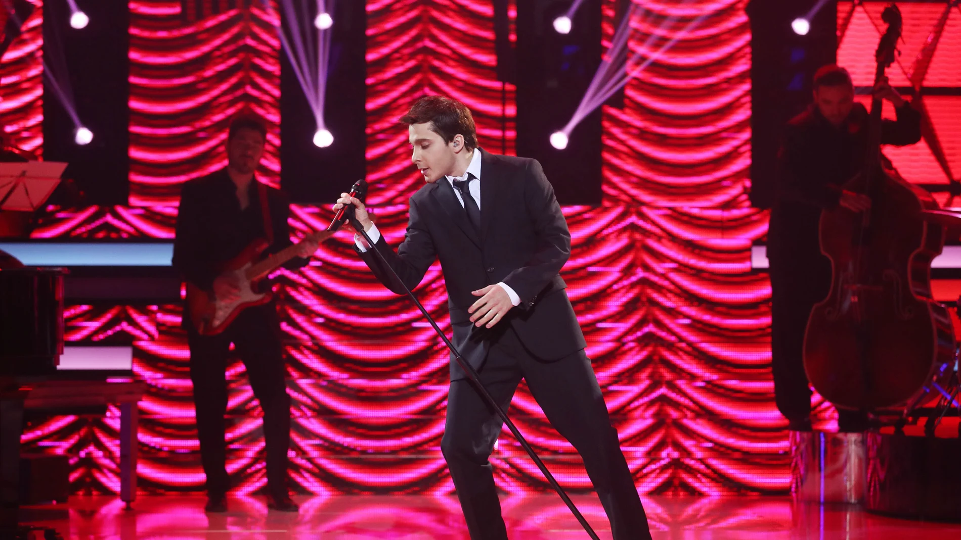 Blas Cantó seduce con su voz como Michael Bublé en ‘Feeling Good’