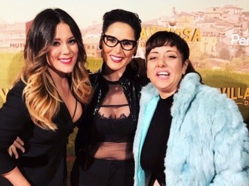 Lorena Gómez y Rosa López apoyan a su compañera Yolanda Ramos en la premiere de su nueva película 'Villaviciosa de al lado'