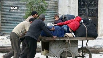 Multitud de familias abandonan Alepo
