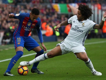 Neymar y Marcelo durante El Clásico