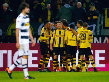 Los jugadores del Borussia Dortmund celebran un gol