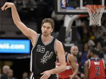 Pau Gasol celebra una canasta Pau Gasol celebra una canasta