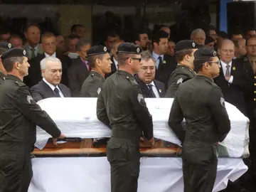 Llegan a Chapecó los cuerpos de los jugadores fallecidos en el accidente aéreo Llegan a Chapecó los cuerpos de los jugadores fallecidos en el accidente aéreo