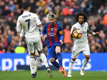 Leo Messi, Marcelo y Cristiano Ronaldo durante El Clásico Leo Messi, Marcelo y Cristiano Ronaldo durante El Clásico