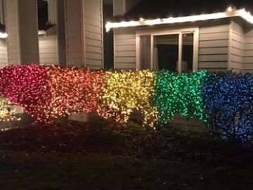 Bandera de LGBT con luces de Navidad 