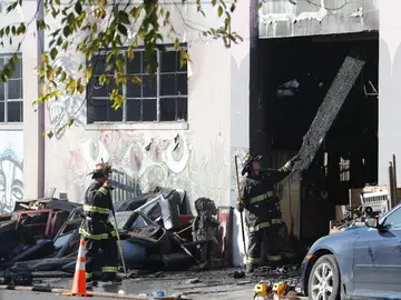 Labores de rescate tras el incendio de California Labores de rescate tras el incendio de California