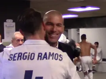 Zidane felicita a Ramos tras el Clásico Zidane felicita a Ramos tras el Clásico