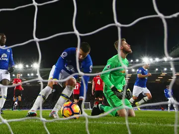 Baines bate a De Gea Baines bate a De Gea