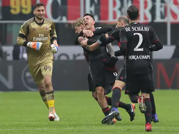 Lapadula celebra el definitivo 2-1 ante el Crotone Lapadula celebra el definitivo 2-1 ante el Crotone