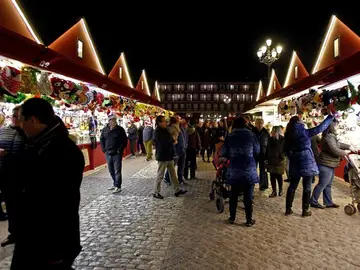 Mercadillo navideño en la Plaza Mayor de Madrid Mercadillo navideño en la Plaza Mayor de Madrid