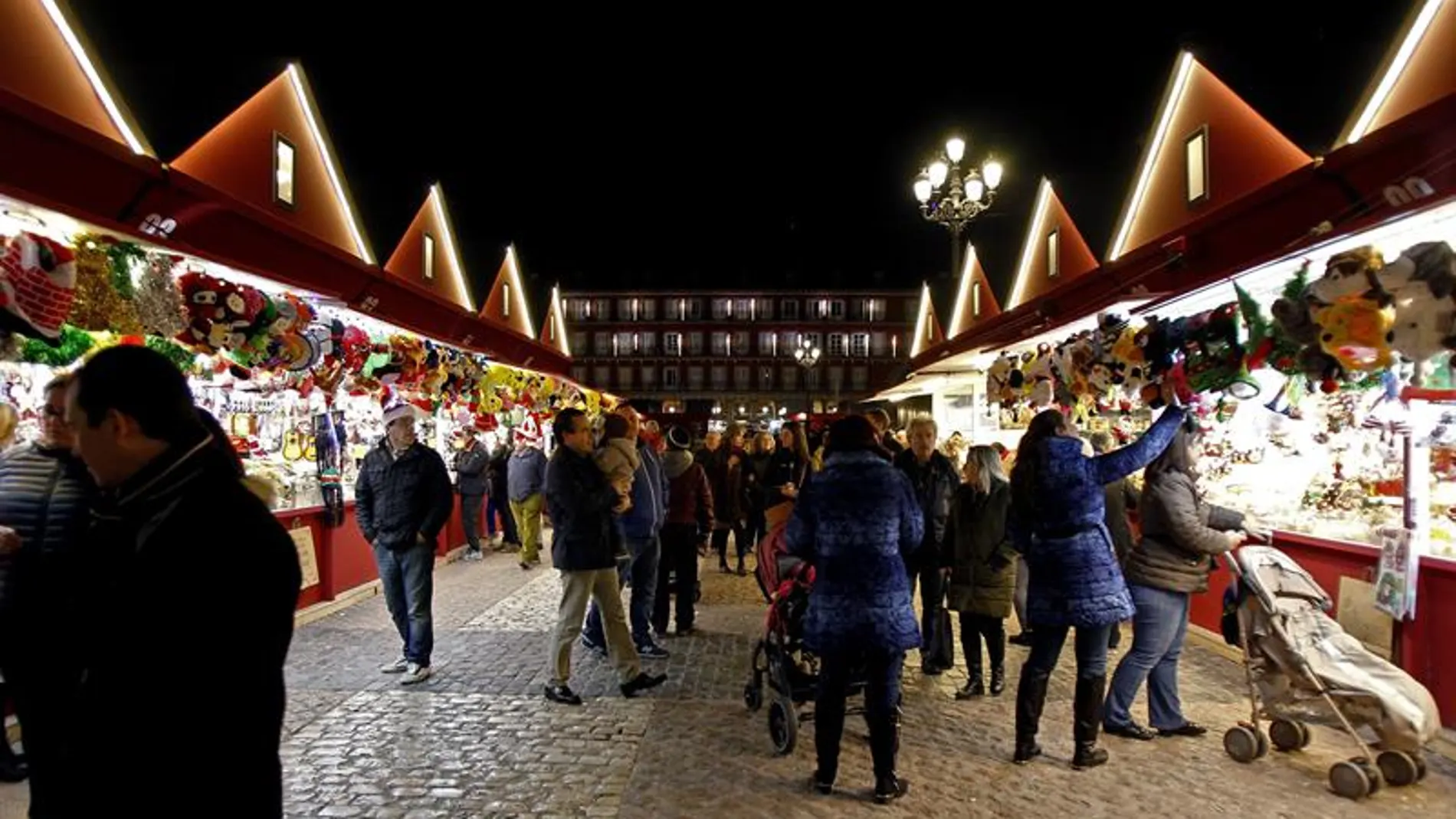 Mercadillo navideño en la Plaza Mayor de Madrid Mercadillo navideño en la Plaza Mayor de Madrid