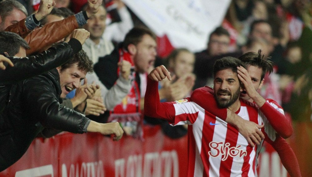 Carlos Carmona celebra un gol ante Osasuna