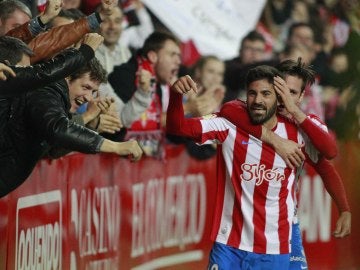 Carlos Carmona celebra un gol ante Osasuna