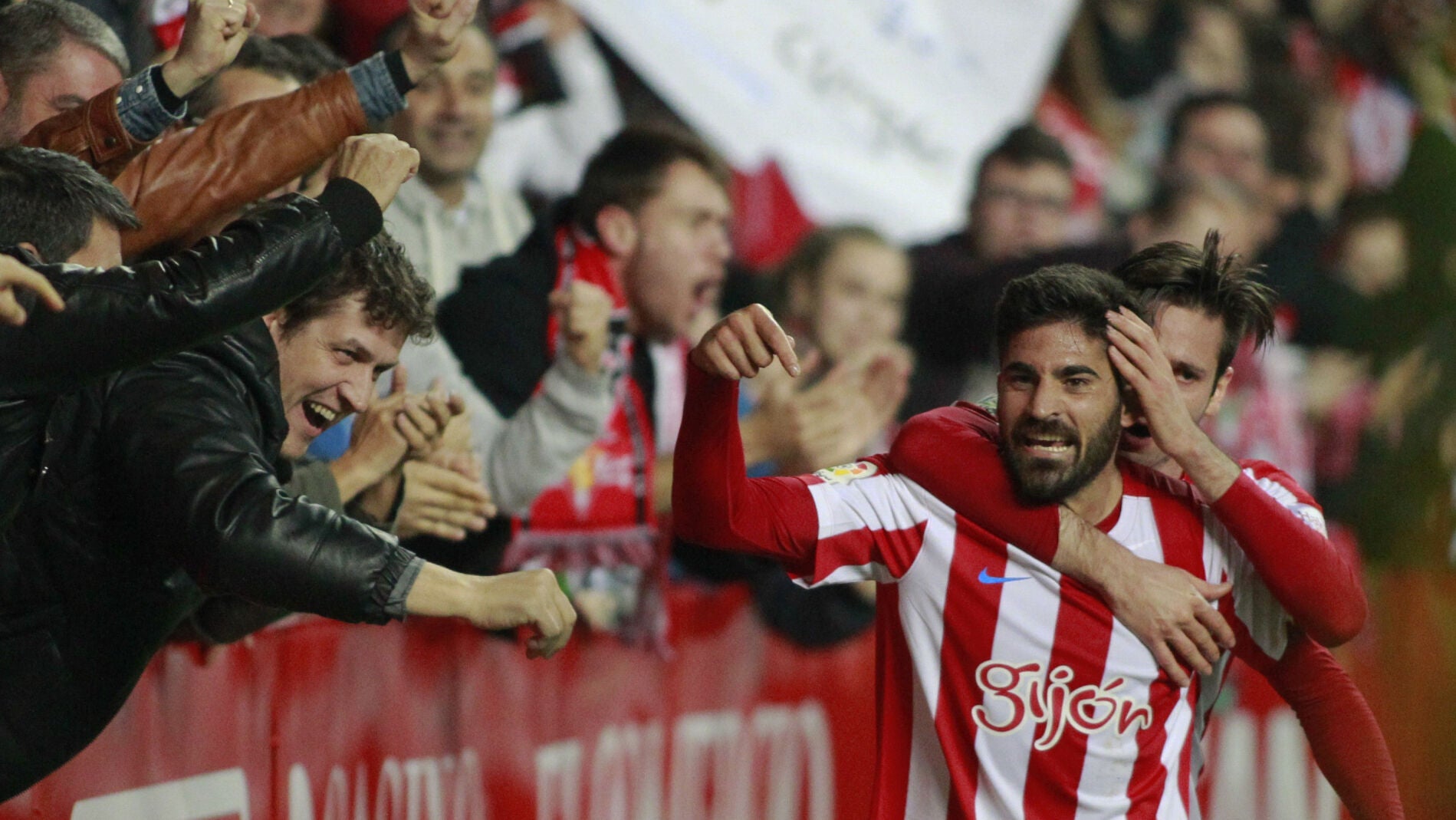 Carlos Carmona celebra un gol ante Osasuna