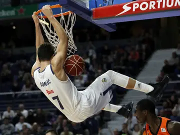Doncic machaca el aro Doncic machaca el aro