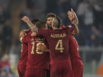 Jugadores de la Roma celebrando un gol Jugadores de la Roma celebrando un gol