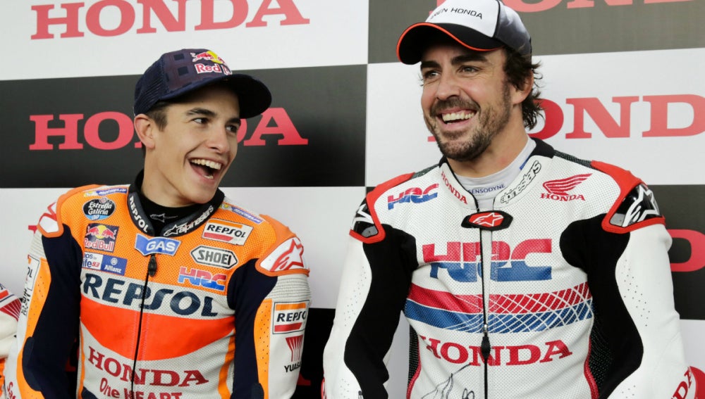 Alonso, con Marc Márquez