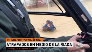 La Guardia Civil rescata en helicóptero a varios vecinos atrapados por las inundaciones