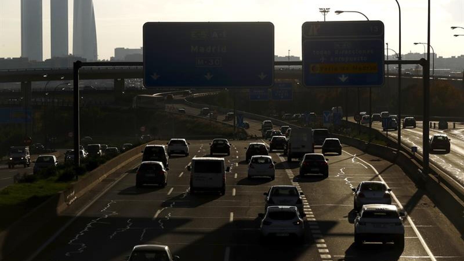 Retenciones en las salidas de las grandes ciudades en el inicio del puente de la Constitución