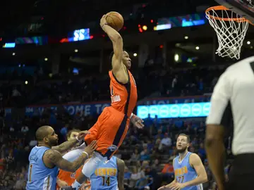 Russell Westbrook hace un espectacular mate Russell Westbrook hace un espectacular mate