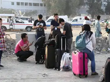 Turistas desalojados tras el incendio Turistas desalojados tras el incendio