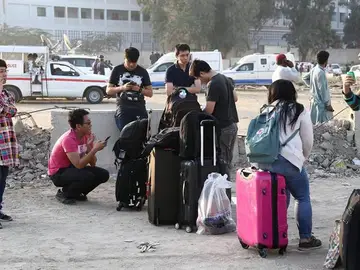 Turistas desalojados tras el incendio Turistas desalojados tras el incendio
