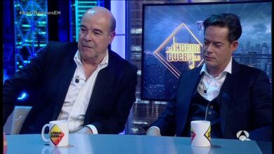 ¿Aprovechan Resines y Jorge Sanz las escenas en los bares para inflarse a cervezas?