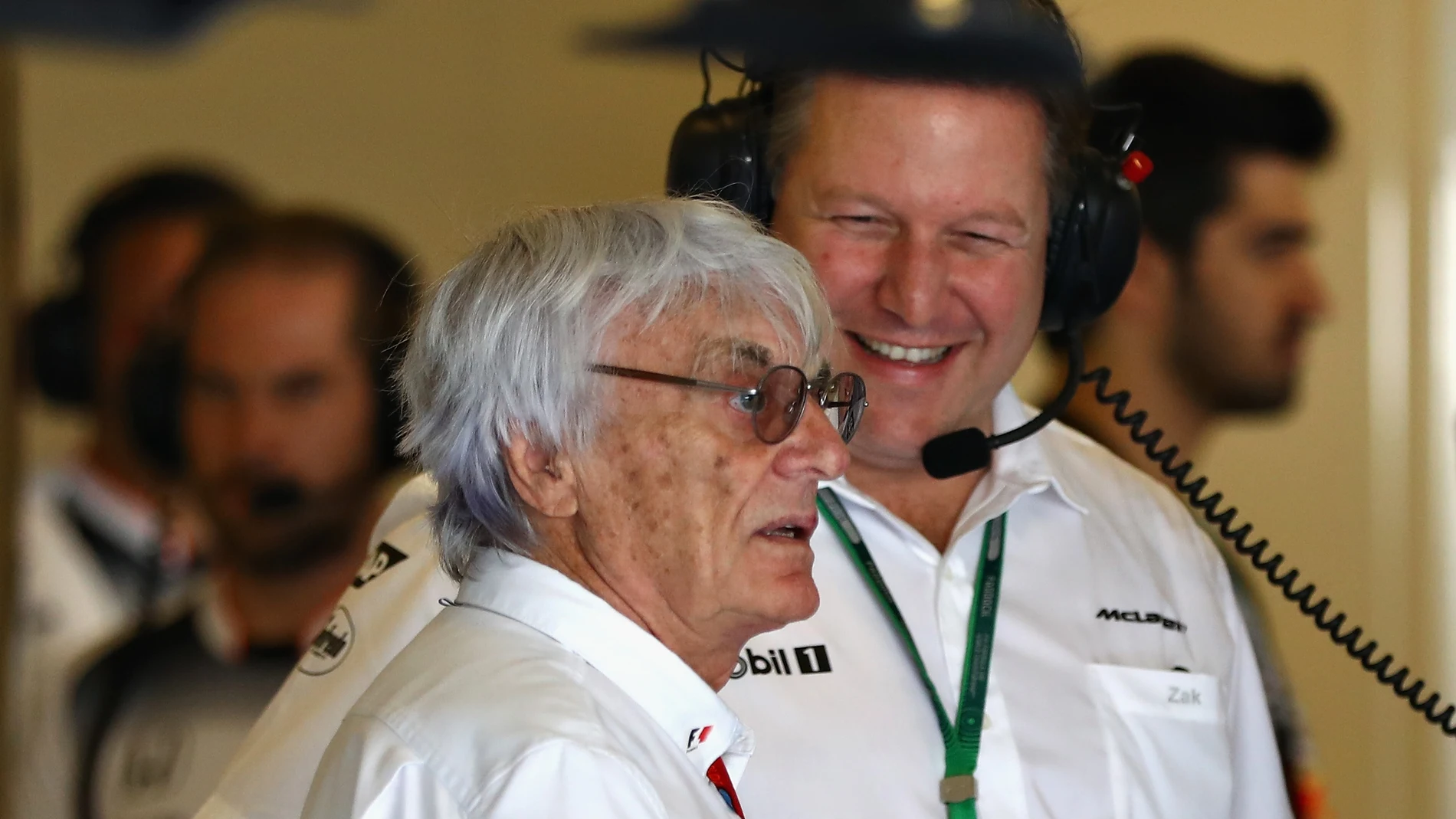 Zak Brown, jefe de McLaren, junto a Bernie Ecclestone