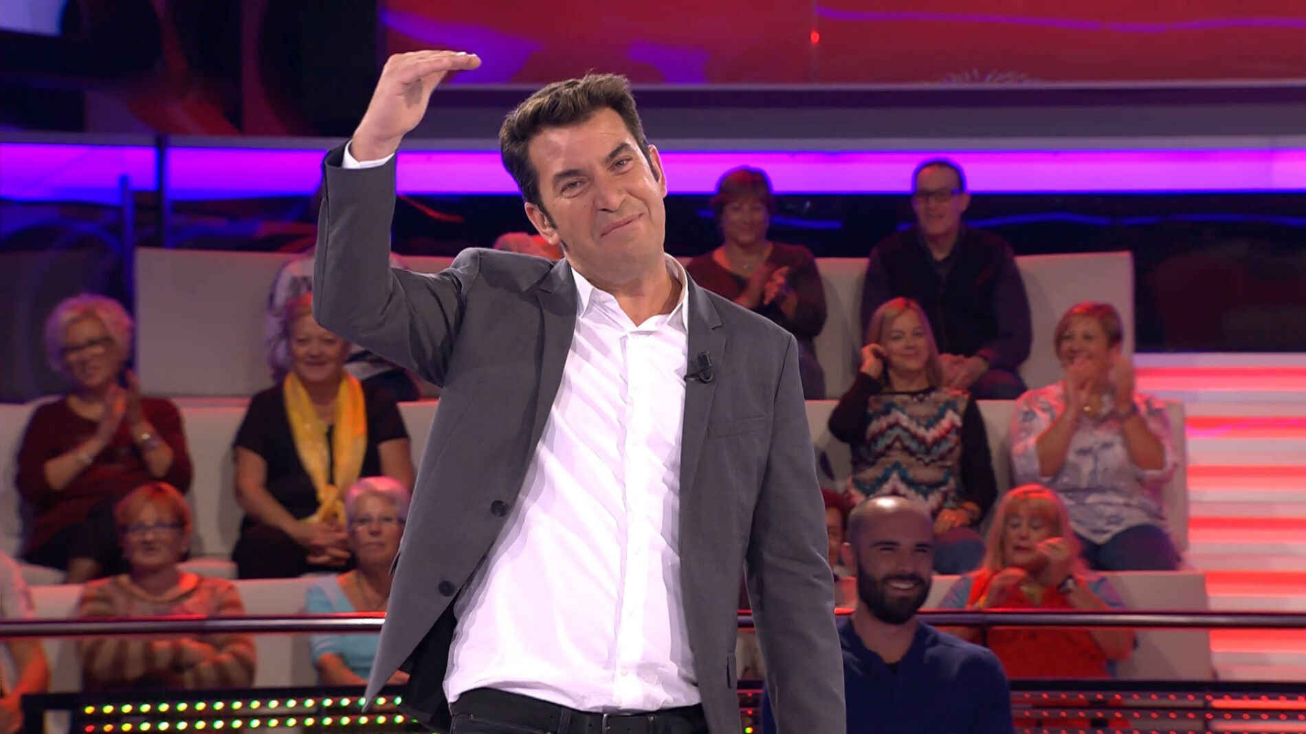 "Se abre el tel&oacute;n y aparece Pablo Albor&aacute;n"