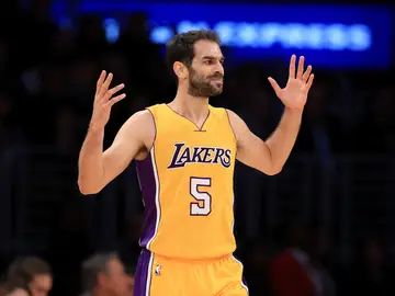 Jose Manuel Calderón en un partido con los Lakers Jose Manuel Calderón en un partido con los Lakers
