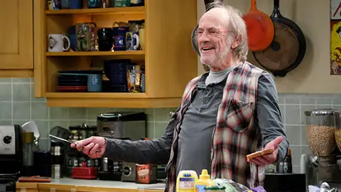Primera imagen de Christopher Lloyd en 'The Big Bang Theory' Primera imagen de Christopher Lloyd en 'The Big Bang Theory'
