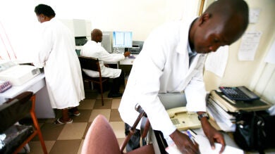 Al menos 100 enfermos mentales se han escapado de un hospital en Nairobi tra suna huelga sanitaria