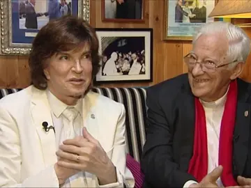 Frame 32.827565 de: Camilo Sesto y el Papa Francisco interpretan uno de los duetos más sorprendentes de la historia Frame 32.827565 de: Camilo Sesto y el Papa Francisco interpretan uno de los duetos más sorprendentes de la historia