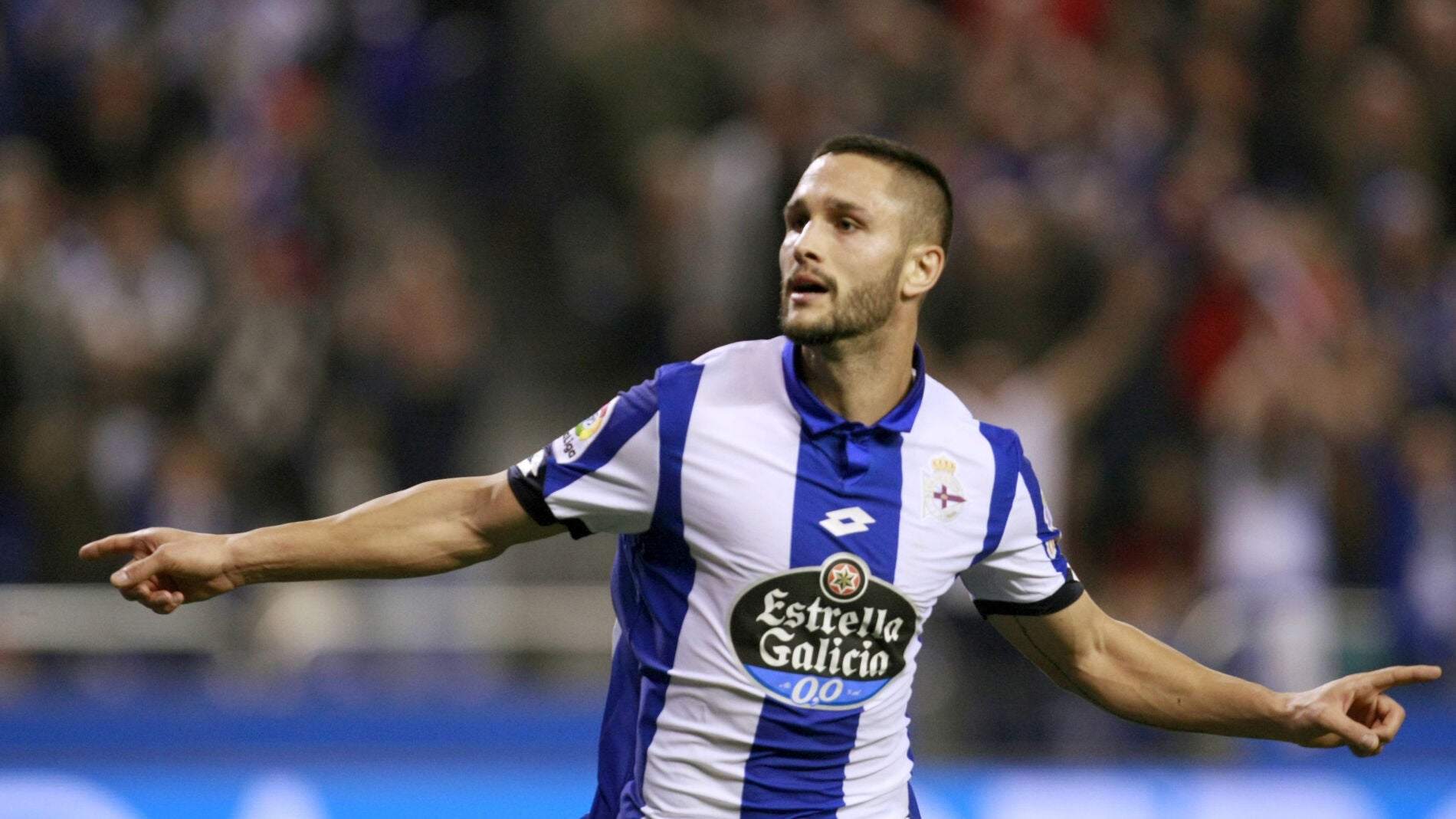 Andone celebrando uno de sus goles frente a la Real