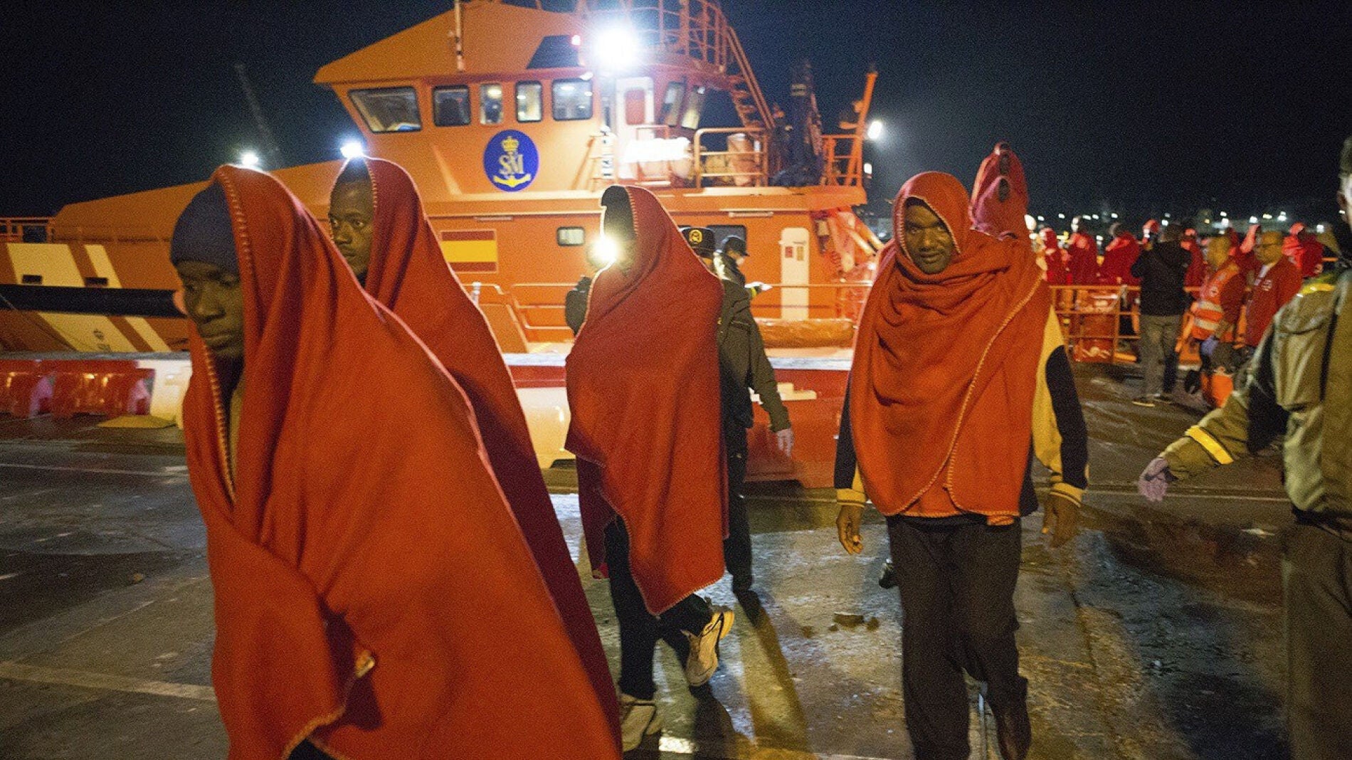 Llegan al puerto de Motril los 52 subsaharianos rescatados de una patera