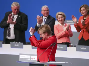 Merkel, reelegida como líder de los conservadores alemanes Merkel, reelegida como líder de los conservadores alemanes