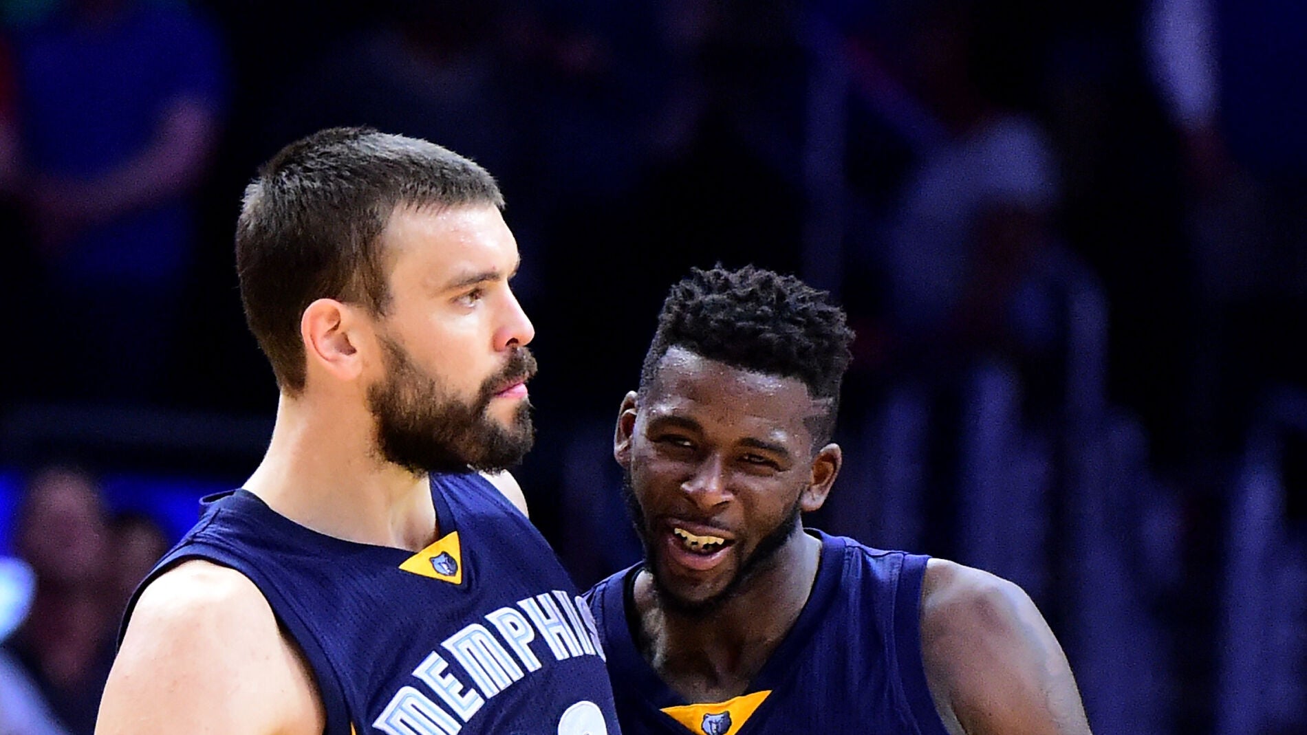 Marc Gasol celebra una canasta con James Ennis
